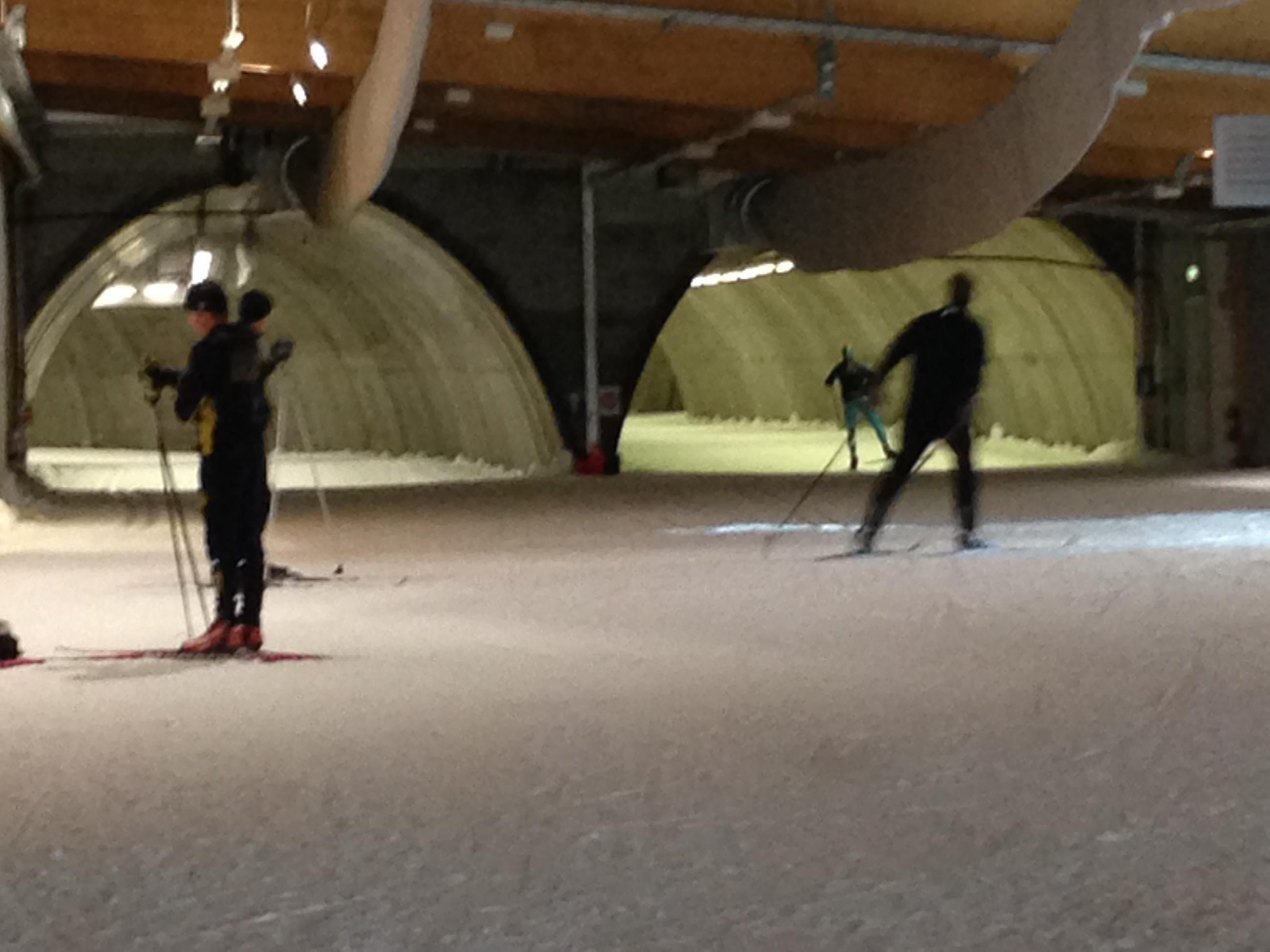 Längdskidåkare på gång i Ski Tunneln